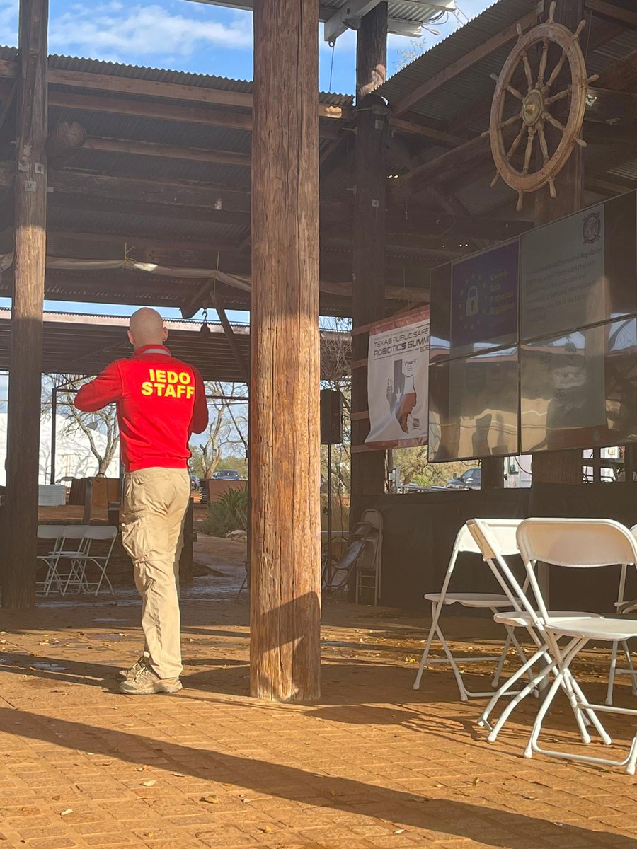 IEDOofficial's tweet image. #Day3 of Texas Public Safety Robotics Summit 🇺🇸 Today, our President @DronePompier made a world review about public safety drones in the world: legislation, GDPR, airspace management and standard of operation. #TXpsrobots #drones #safetydrones #rescuedrones #dronesforgood #Texas
