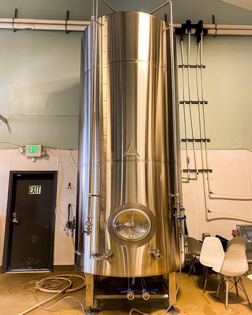 Hellbent_SEA's tweet photo. New beer tank!

This bad boy holds around 2,000 gallons of beer, just in time for more delicious releases this spring and summer! 🍻
.
.
.
#hellbentbrewing #seattlecraftbeer #seattlebreweries #drinklocal #drinkwabeer #hellbentsteven #lakecitydrinkingteam #drinkseattlebeer https://t.co/qhlYacKTtE