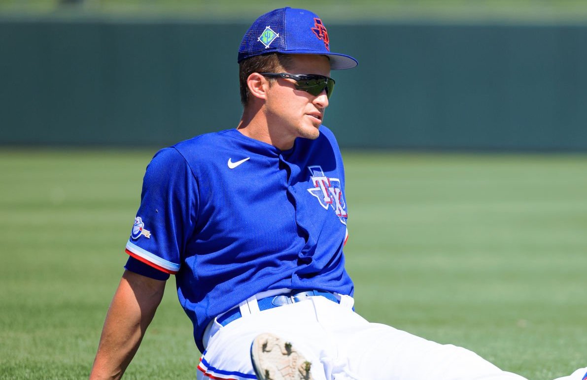 Dodger Blue on X: #Dodgers get their first look at Corey Seager with the  Rangers.   / X
