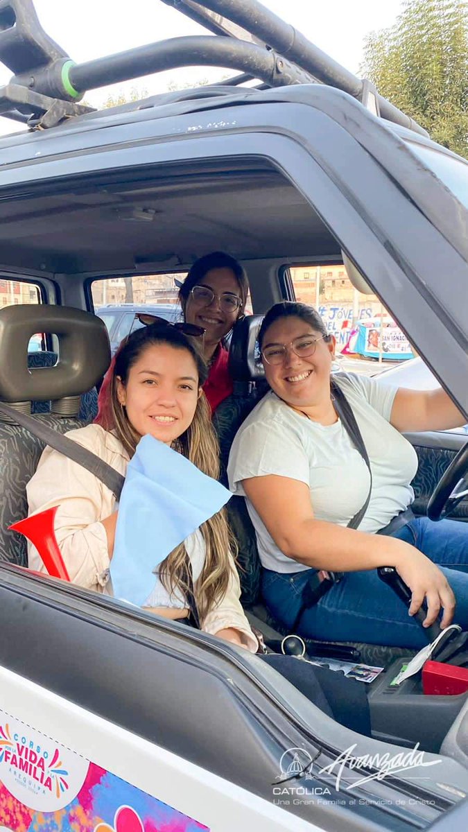 CorVidaFam's tweet photo. #TBT El Movimiento Avanzada Católica, presente en el Corso Rodante 🥳💙✨
#PerúEsProvida https://t.co/WM1dgxClya