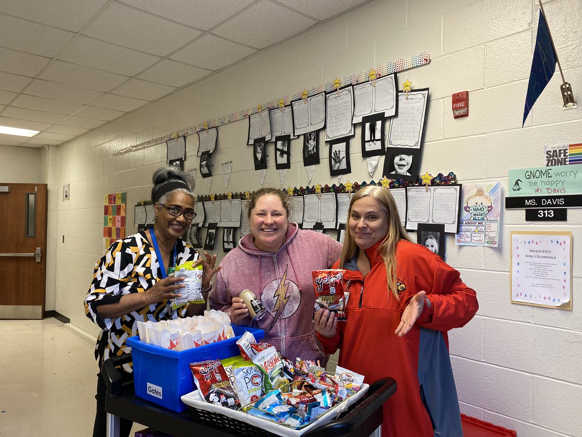 BLOOM_AP_'s tweet photo. It’s HAPPY CART day for our amazing @BloomBulldogs staff! Thanks for your hard work!! https://t.co/8nkB9WsrBz