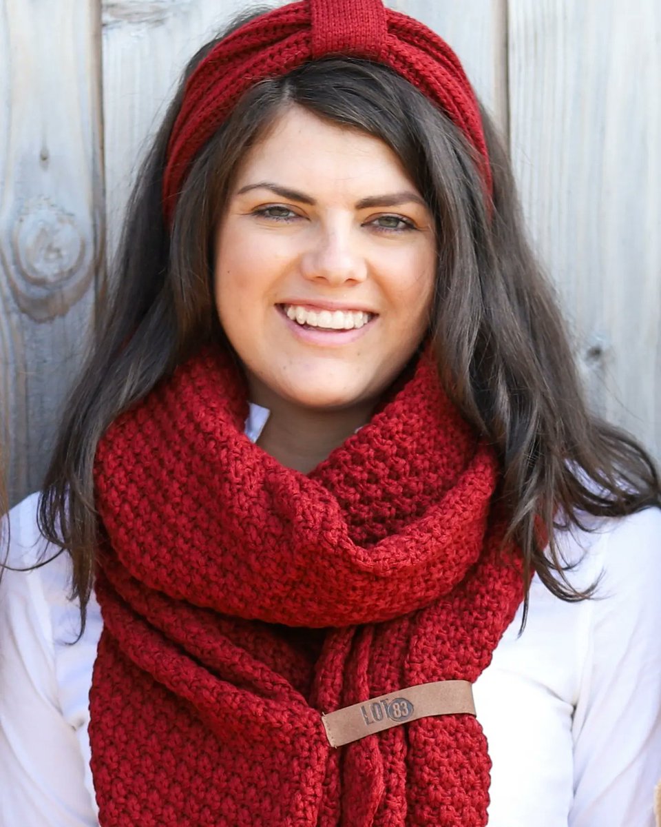 UrbanCountryCh1's tweet photo. It's a bit chilly out there today! Out came my scarf and gloves and wooly hat! 
I have to say this scarf and headband are one of my favourites 😍 ❤️ I absolutely love the colour #bourdeaux
We have some great scarfs at very good prices 
#snowing #scarf #accessories #coldweather https://t.co/xzRUP1QSmr