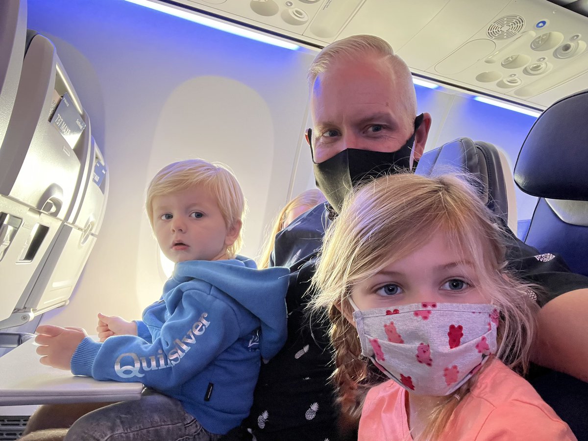 coacheagan's tweet photo. Hawaii bound 😎 #famvaca https://t.co/6AbM72jWC3