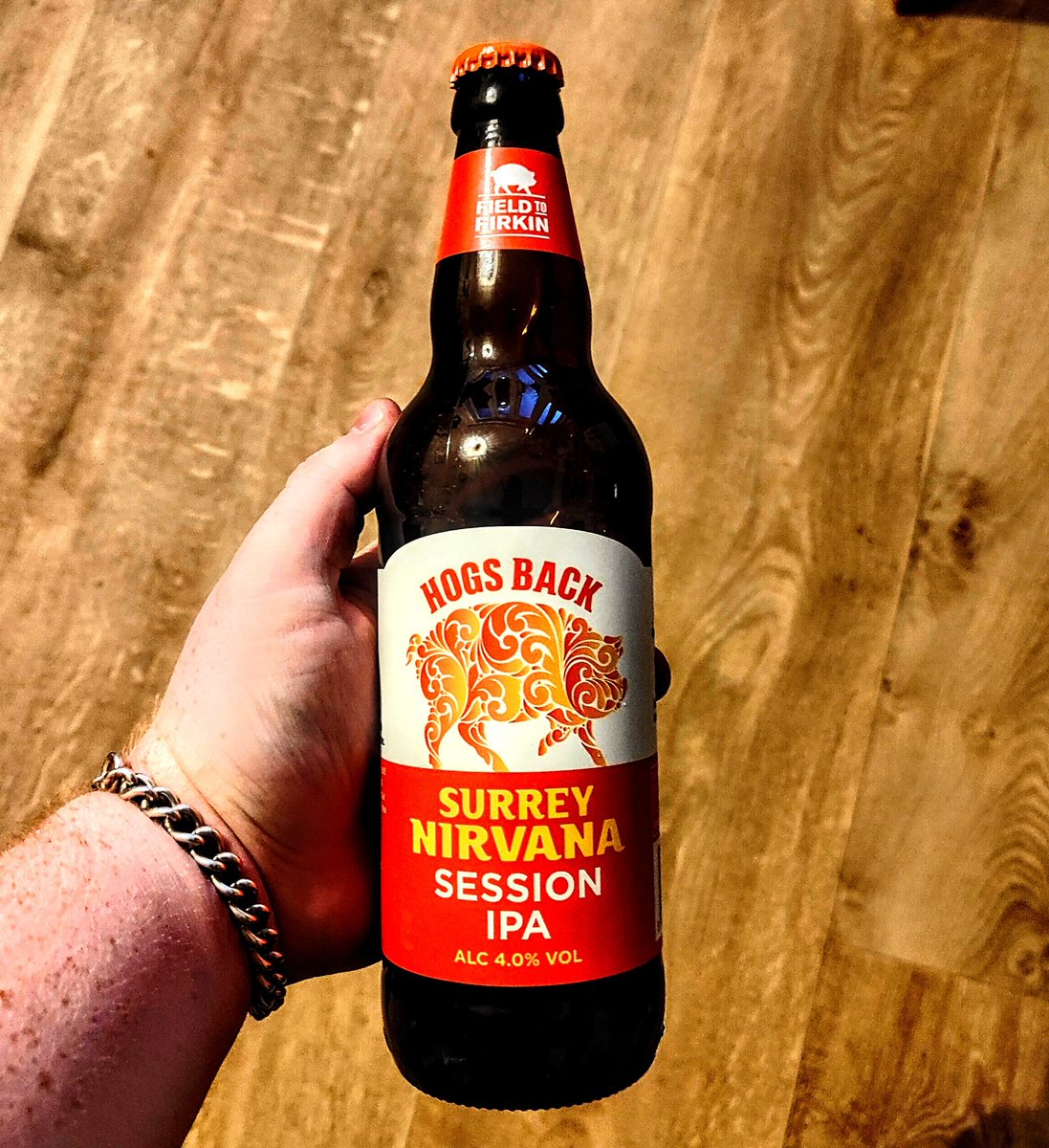 master0fmuppets's tweet photo. Beer No 46 of 500 - @HogsBackBrewery Surrey Nirvana Session IPA!
.
Clean, citrus, tropical and very refreshing!
.
#bucketlistbeers #beerbeerbeer #bucketlist #beerlover #beer #drinkale #drinkipa #drinkbeer #ipa #hogsbackbrewery #sessionipa https://t.co/Pf2I3hkmcT