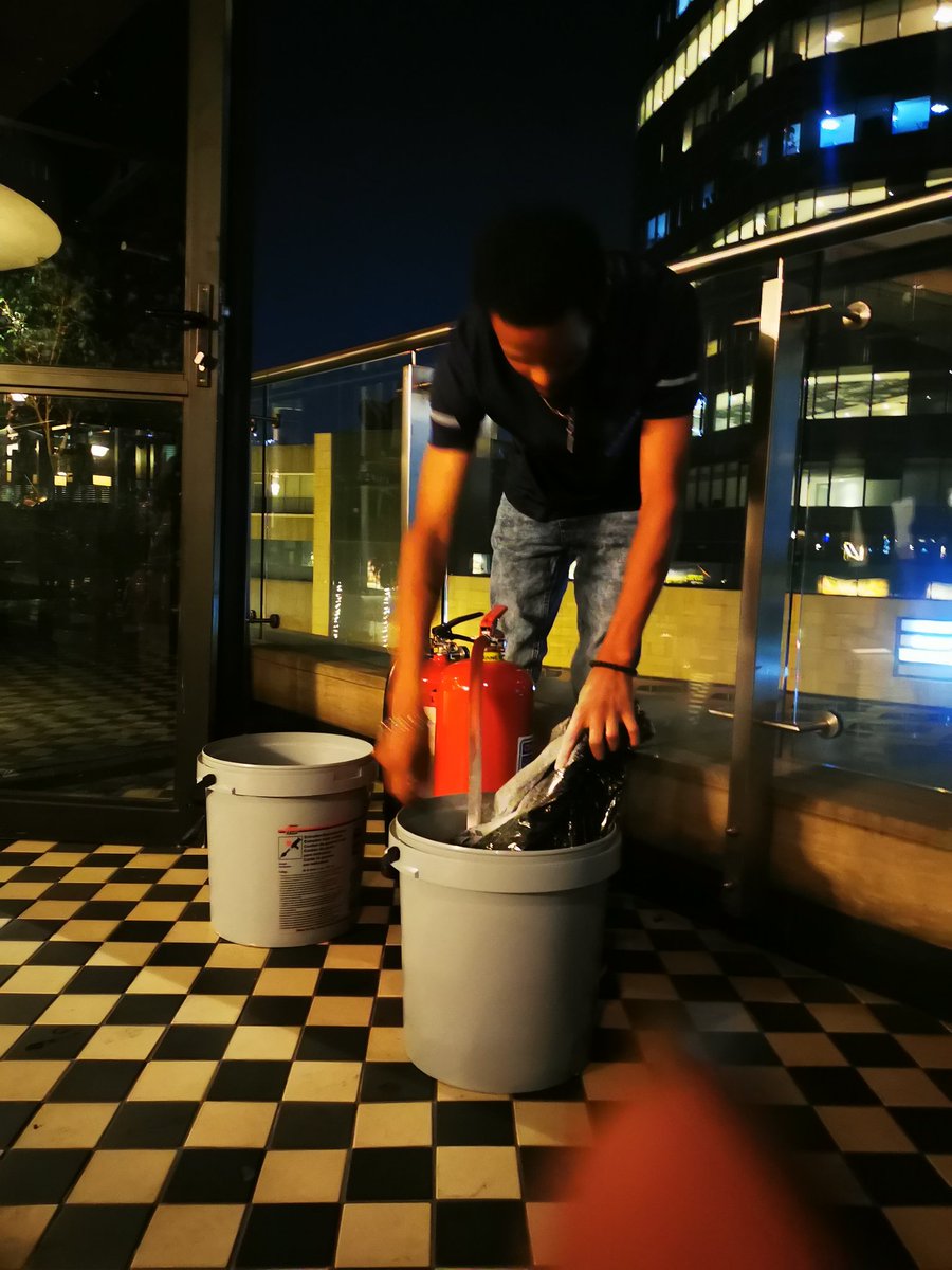 dd_naidoo's tweet photo. Robin Thomas demonstrates her eco-friendly firefighting solutions, clearly so passionate about saving lives with #green solutions. #TheFutureTableSA #ettpxbruichladdich #TheFutureIsGreen https://t.co/C7EaT0qaO0