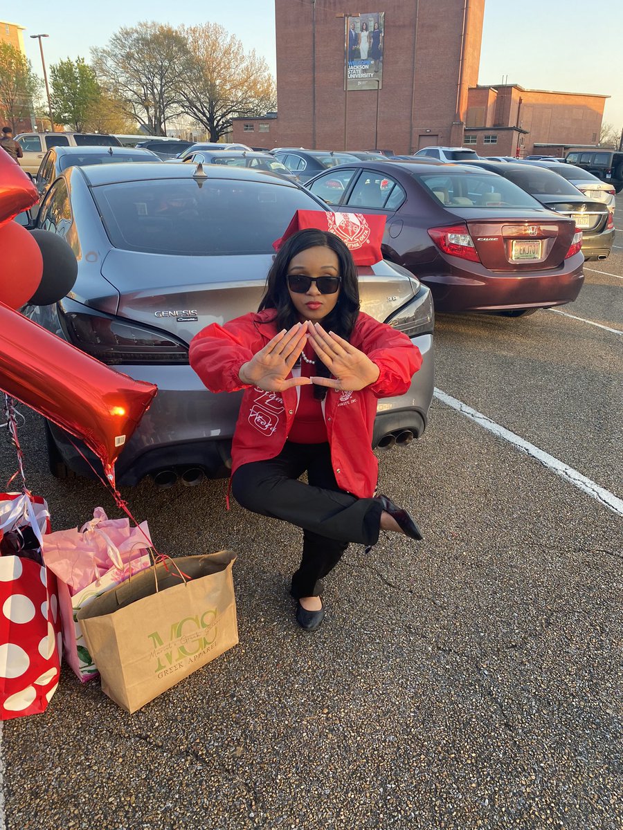 ci_marie__'s tweet photo. I wear my Crimson &amp; Cream. That is every woman’s dream❤️🤍.
I am Cianna Hooker, but in Delta Land I am Law &amp; OrΔer 🐘🔺

#AOML #DeltaPi #DST1913 https://t.co/KQbkZ1OPZk