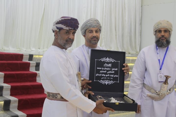 AlshkylySlyman's tweet photo. اتقدم بالشكر والتقدير والاحترام الي سعادة الشيخ والي الرستاق رئيس المجلس واعضائه مجلس أولياء الامور بولاية الرستاق علي هذا التكريم جزاكم الله خير الجزاء وبارك الله فيكم جميعا. https://t.co/QRGmd3U9Zd