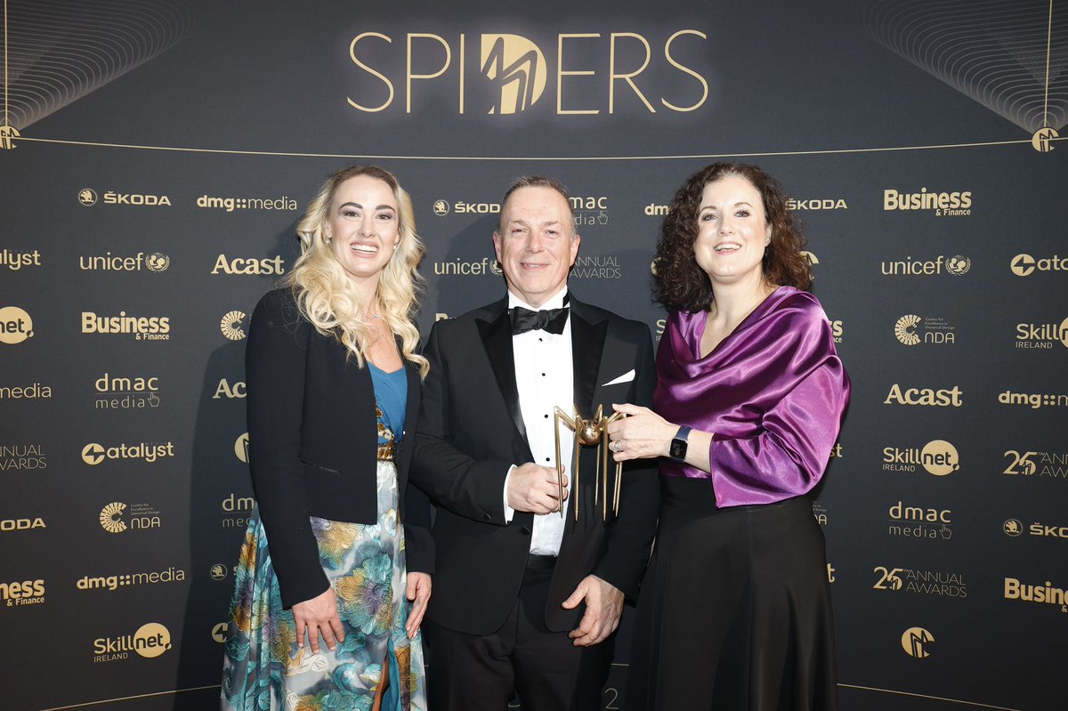 Congratulations to @AskKBCIreland, winner of the ‘Digital Transformation Enterprise’ award, sponsored by <a href="/DubTechSummit/">Dublin Tech Summit</a>!👏

#Spiders22