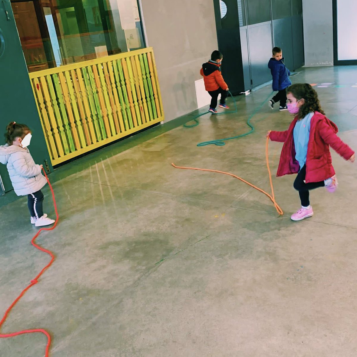 AfaMdc's tweet photo. No hi ha millor manera de fer-ho que…. APRENENT JUGANT!! 🎾🪀🥍⛳️

Classes súper divertides per als nostres petits

@escolamdcprat @GegantsMDC https://t.co/vxdeUTPHqL