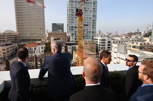 Indiana_EDC's tweet photo. #INIsrael | Today, @GovHolcomb and @SecChambersIN met with StartUp Nation to discuss opportunities to strengthen #Hoosier partnerships with innovative Israelian businesses. @StartUpNationHQ is an independent non-profit that builds bridges to Israeli innovation. 🇮🇱 https://t.co/Pfkqxm3KJn