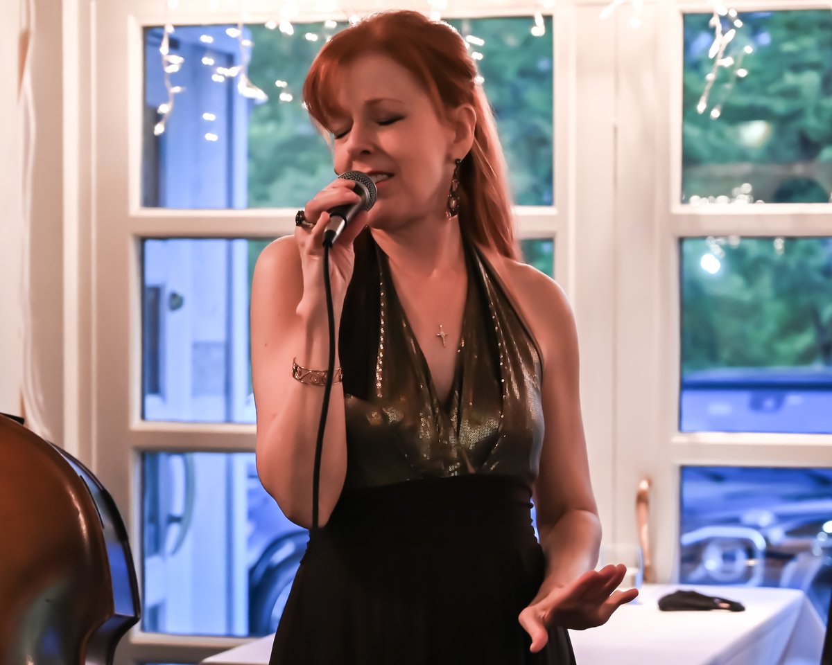 Thursdays call for JAZZ - Join us at Pricci and be captivated by authentic Italian food and live music 🎙Still not convinced? We also offer half off bottles of wine!