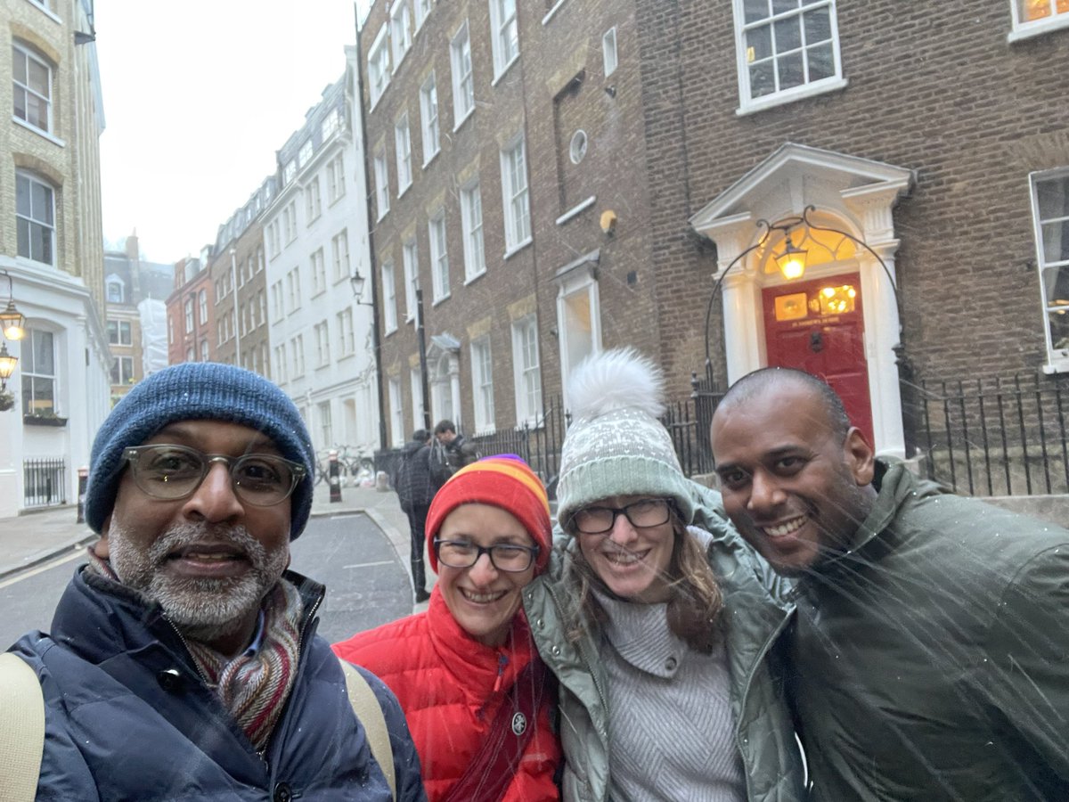 rajthur's tweet photo. Team building - renal style - in the snow https://t.co/J4FfAl8OTn