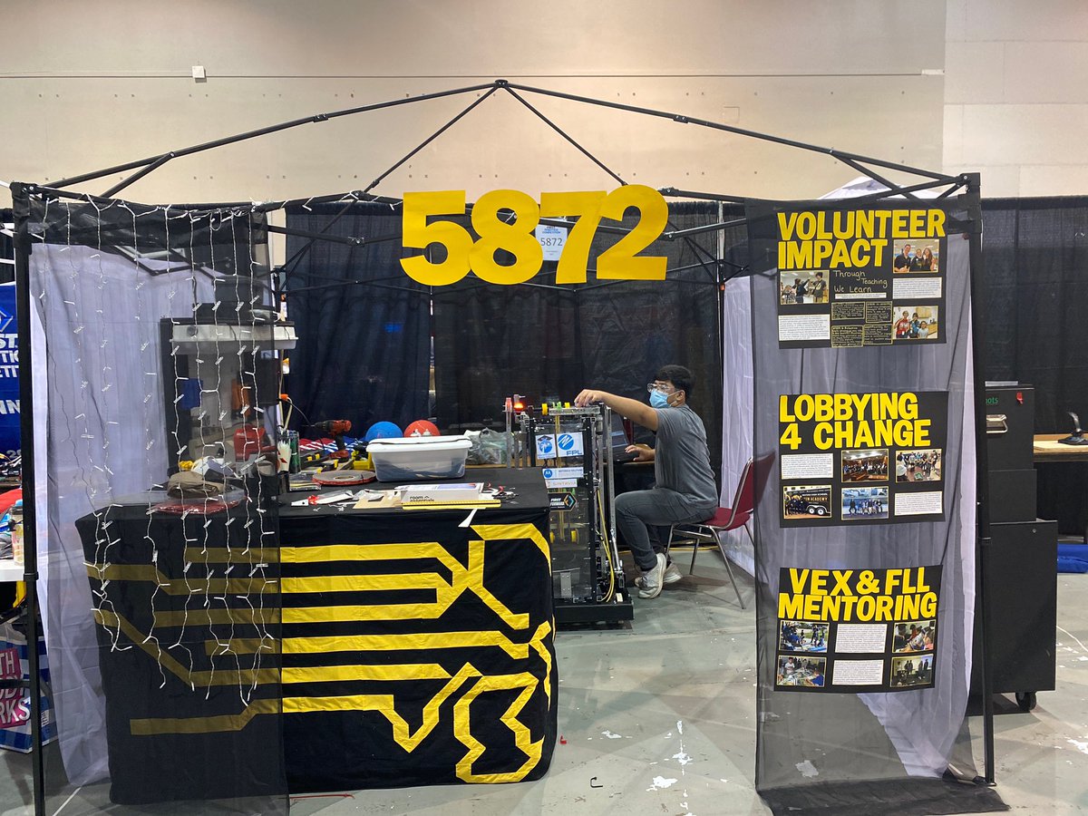 We are all set up! Tomorrow come swing by our pit to participate in a short 1 question interview about FIRST :D @FRCBayou @principalarrojo @BrowardSTEM