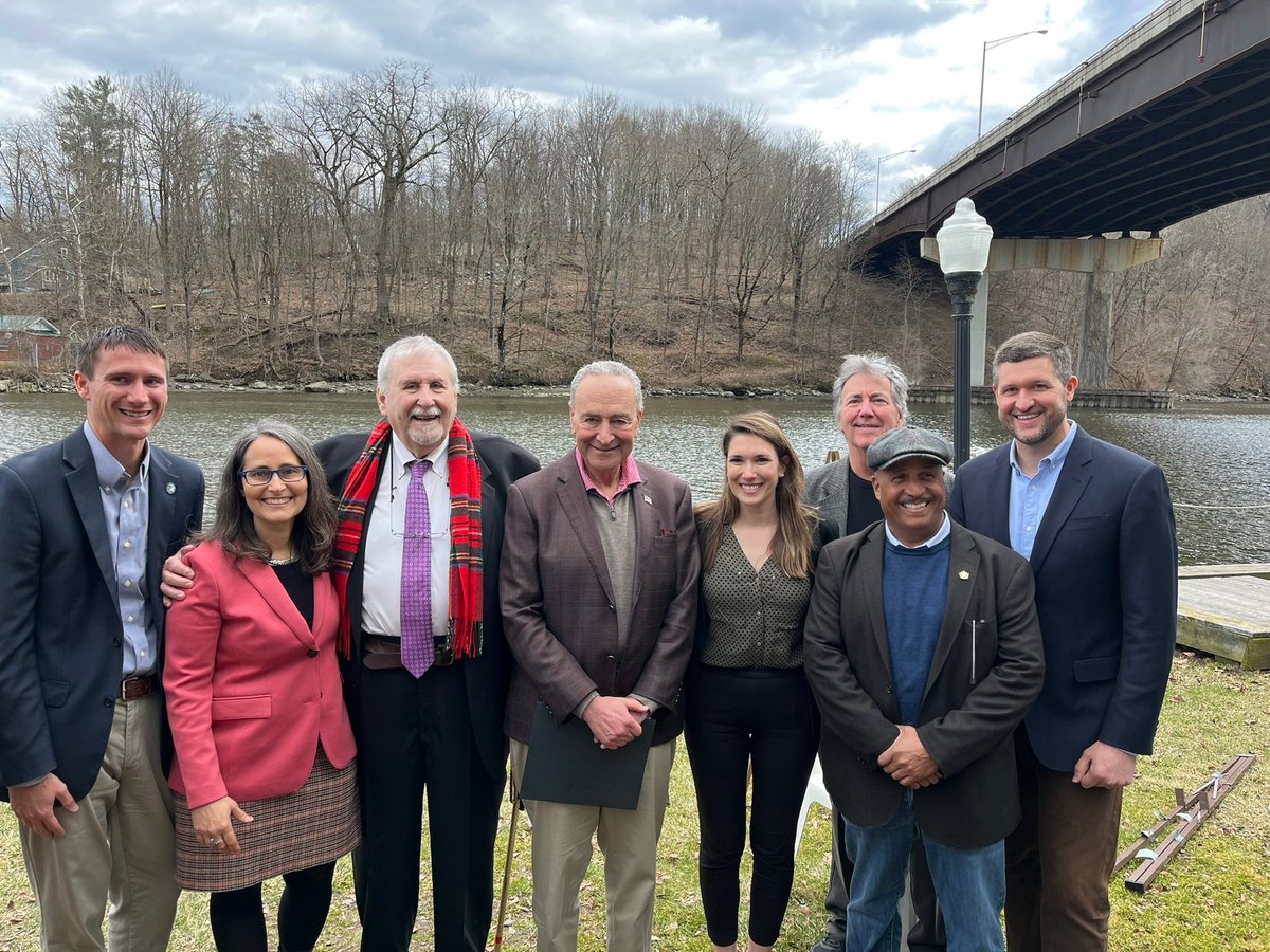 The #KingstonWaterfront is an important economic and environmental resource for our community. I'm proud to be part of the coalition of leaders working to protect it from the increasing impacts of climate change and ensure it's accessible for all of our neighbors to enjoy. 🧵⬇️