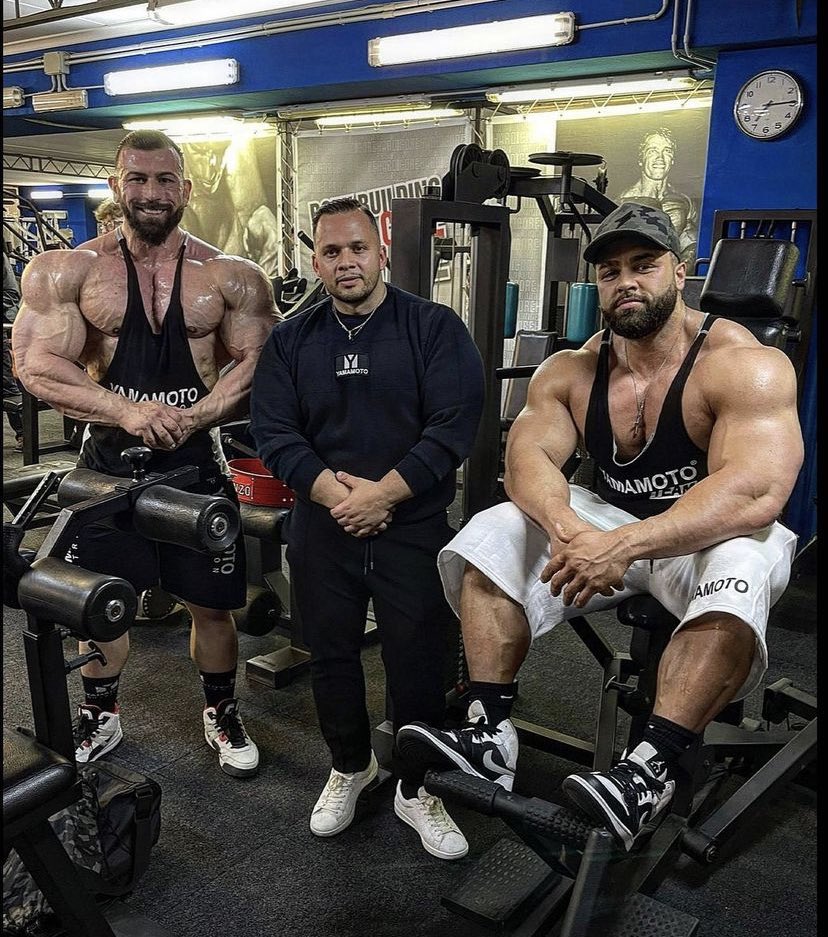 MuscleWorshipK1's tweet photo. Andrea AND Regan!! Training together!!! Sweaty roided freaks!!! Fuckyes!!!! ��🔥🔥 https://t.co/PimCOqVAv4