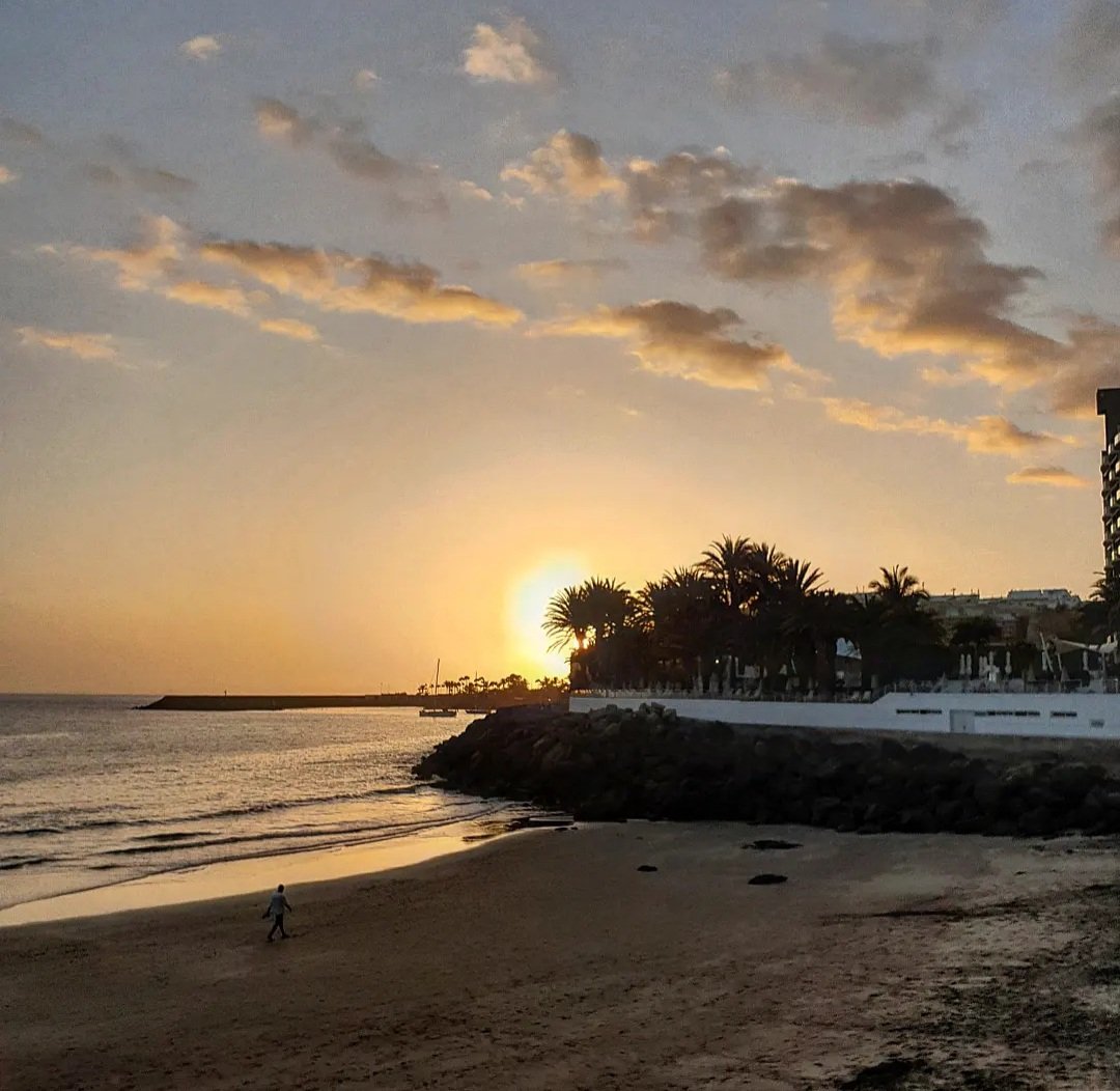 albarodriguezhe's tweet photo. Último atardecer de Marzo!!.🌞 #playa #Patalavaca #Mogan #GranCanaria #31DeMarzo #FelizNoche @EmocionesCan @gcabrerar80 https://t.co/TuPJ4GeRYl