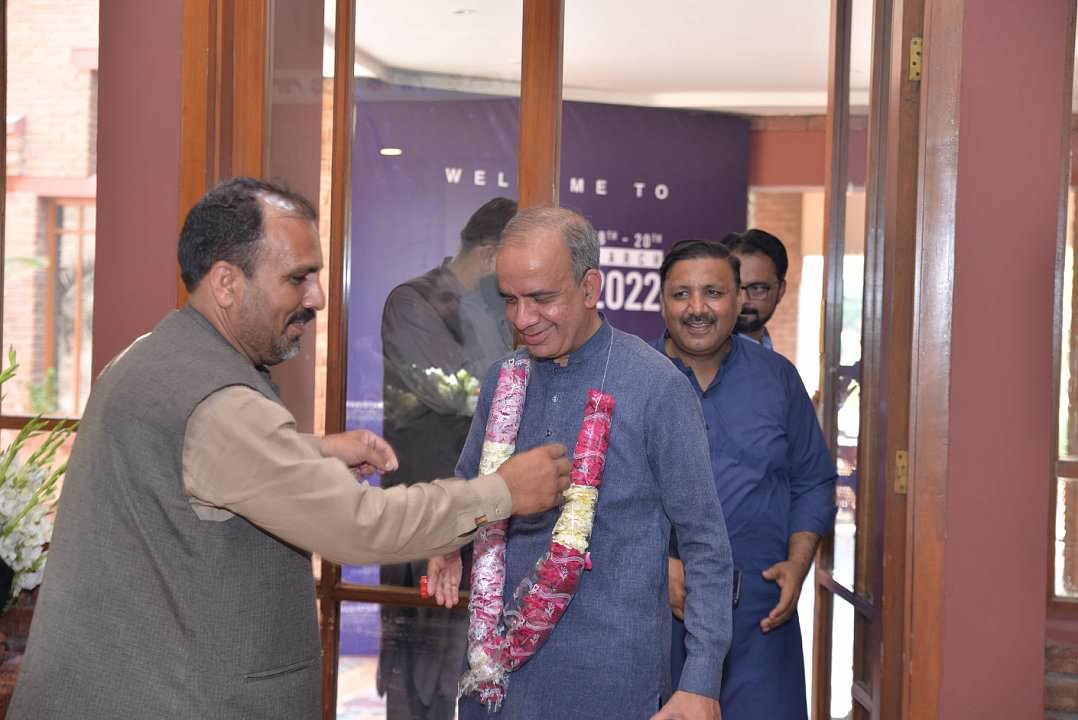 pakecocon's tweet photo. Guest Arrival at PEC2022! Warmly welcome by the protocol committee
#PakistanEconomicConference #PEC2022 #SerenaFsd #fsdcon2022 #pakecocon2022 #firstconfsd https://t.co/SMHFrM9QsT