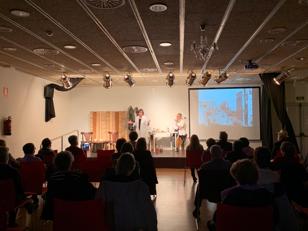 RECONSTRUCCIÓ en districte Horta-Guinardó ¡Mucho interés, muchas preguntas, mucho gusto compartir! Seguimos con la gira por los diferentes distritos de Barcelona. #teatrocientifico #teatroyciencia #cienciayteatro