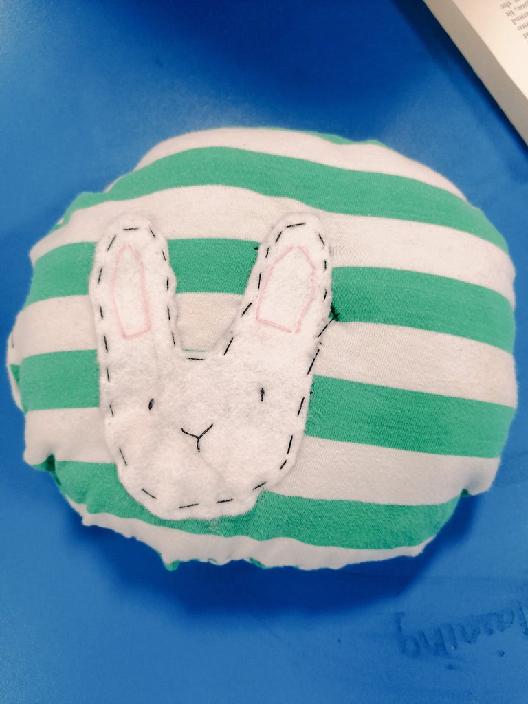 MrsReyn_EHPA's tweet photo. Year 6 DT project completed! We reused clothes to snip and sew our very own cushions. Very impressive work 👌👏 https://t.co/ayX5G4e7mV