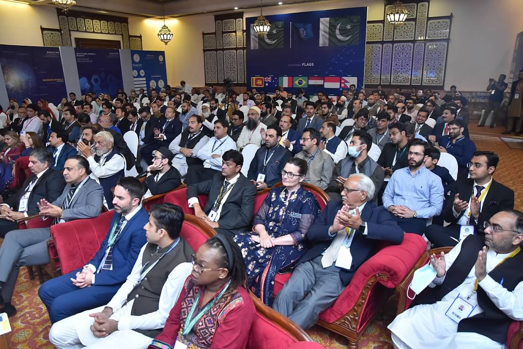 pakecocon's tweet photo. The Grand opening ceremony of the Pakistan Economic Conference 2022 with the active participation of Tycoons, Ambassador, and the presidents of different Chambers of Pakistan.
#PakistanEconomicConference #PEC2022 #SerenaFsd #fsdcon2022 #pakecocon2022 #firstconfsd https://t.co/WKvCm8eSK7