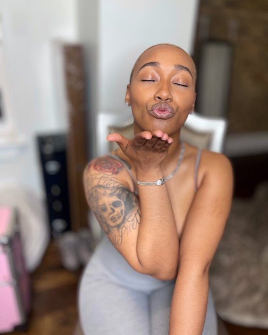 Watch DaphneThickAss's leaked NSFW photo on TwXstars