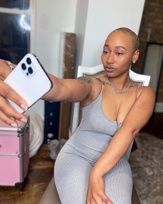 Watch DaphneThickAss's leaked NSFW photo on TwXstars