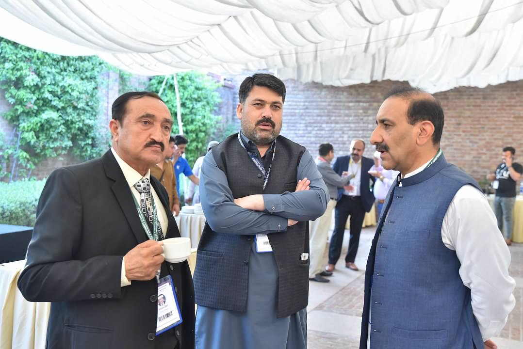 pakecocon's tweet photo. After attending the panel discussion participants enjoyed tea on Day 1 of PEC. ☕
#PakistanEconomicConference #PEC2022 #SerenaFsd #fsdcon2022 #pakecocon2022 #firstconfsd https://t.co/6p812T6bbC