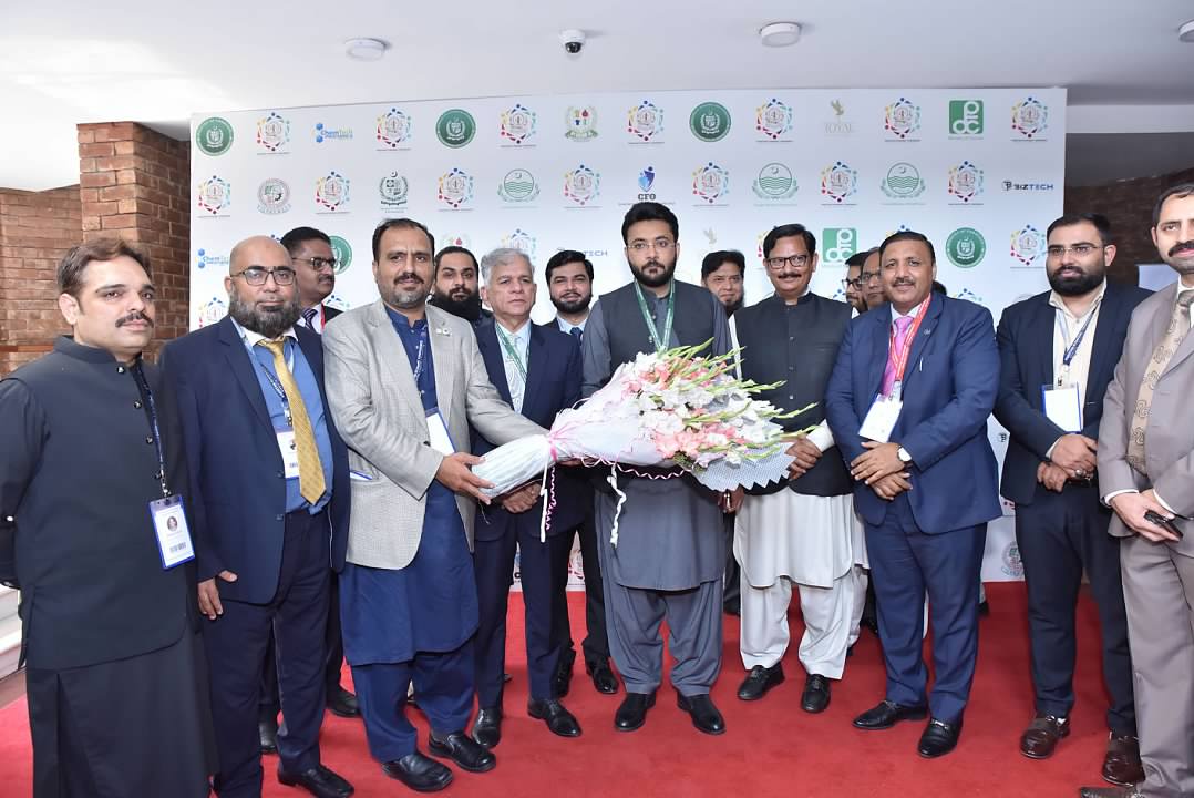 pakecocon's tweet photo. Farrukh Habib Minister of State join us as a valuable guest.
#PakistanEconomicConference #PEC2022 #SerenaFsd #fsdcon2022 #pakecocon2022 #firstconfsd #FarrukHabib #MinisterOfState https://t.co/5GXv6RsuJh