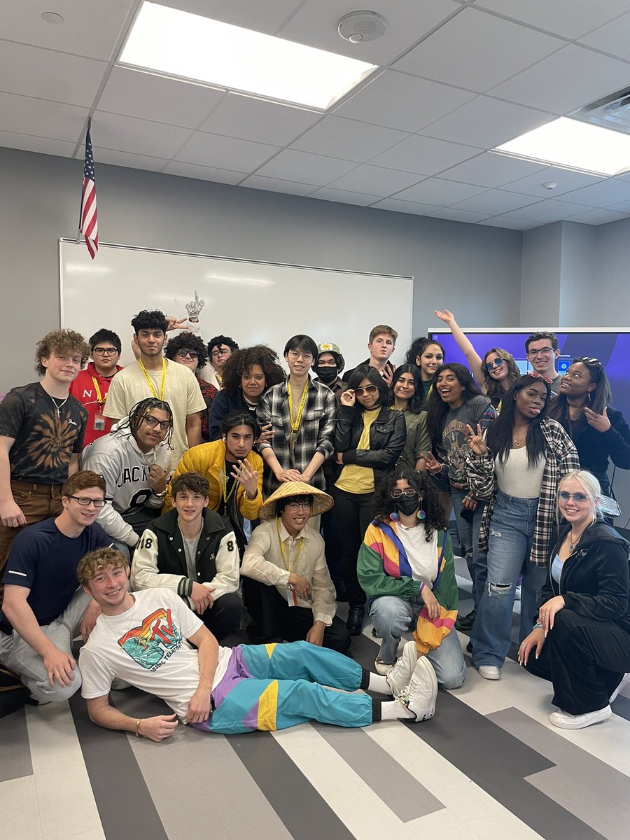 ellengianakis's tweet photo. And for day four of #seniorweek @DcLstem we have Retro Day! #throwbackthursday #dclstem #pcti #pctvs 😊💕🎉 https://t.co/hHCNg1BnyT