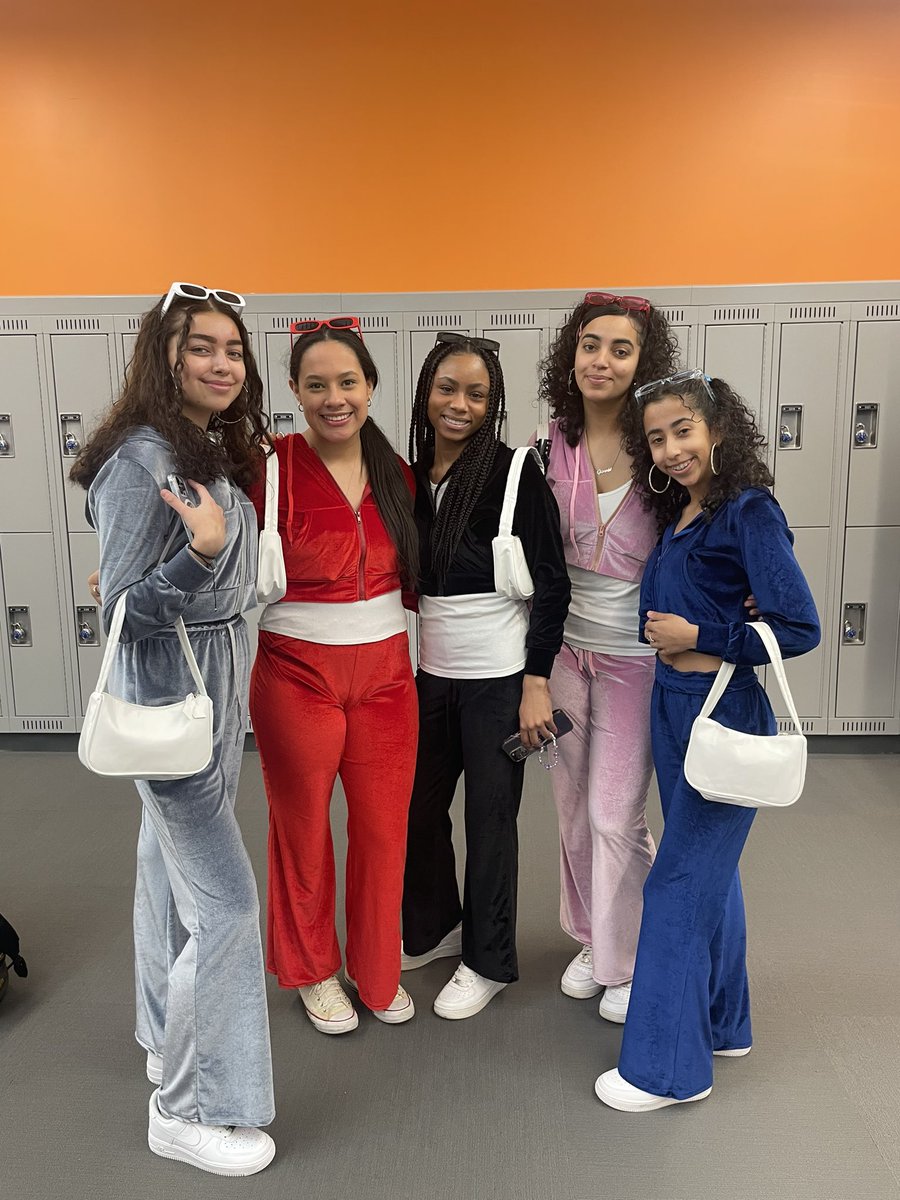 ellengianakis's tweet photo. And for day four of #seniorweek @DcLstem we have Retro Day! #throwbackthursday #dclstem #pcti #pctvs 😊💕🎉 https://t.co/hHCNg1BnyT