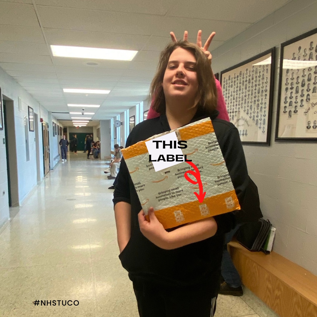 StudentNh's tweet photo. See the label and put it in the bin!
#nhstuco #NHHS #Recycle2Win #TrexRecyclingChallenge https://t.co/MbP4bX4tCl