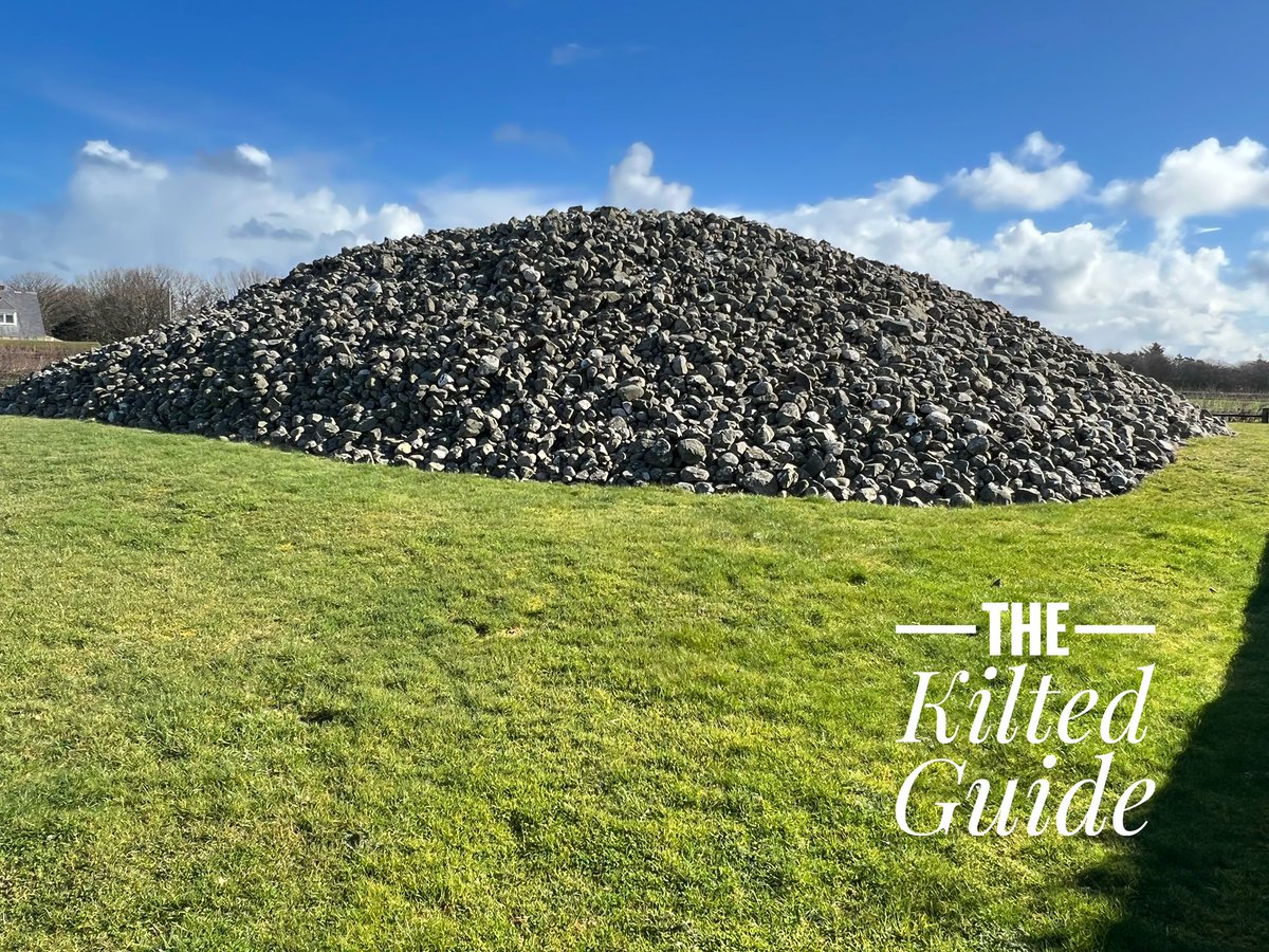 kilted_guide's tweet image. Memsie burial Cairn- one of three but the only one to survive, in the 1740s it was three times as high and four times wider. It dates back around 4000 years #memsie #aberdeenshire #bronzeage #cairn #britainsbestguides @STGAguides #bluebadgetouristguide  #professionaltouristguide