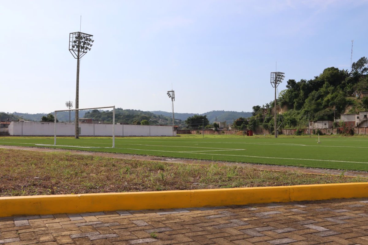 ValenCenteno's tweet photo. Lo que se promete, se cumple💯🙌🏼@DeporteEc @SebasPalaciosSP 

Hoy se abren nuevamente las puertas del Complejo SAN RAFAEL en Esmeraldas. En esta primera fase se habilitan varios espacios para nuestros deportistas. ¡Han sido meses de mucho trabajo en equipo! 

#JuntosPorElDeporte https://t.co/Z0l6YYL6TI