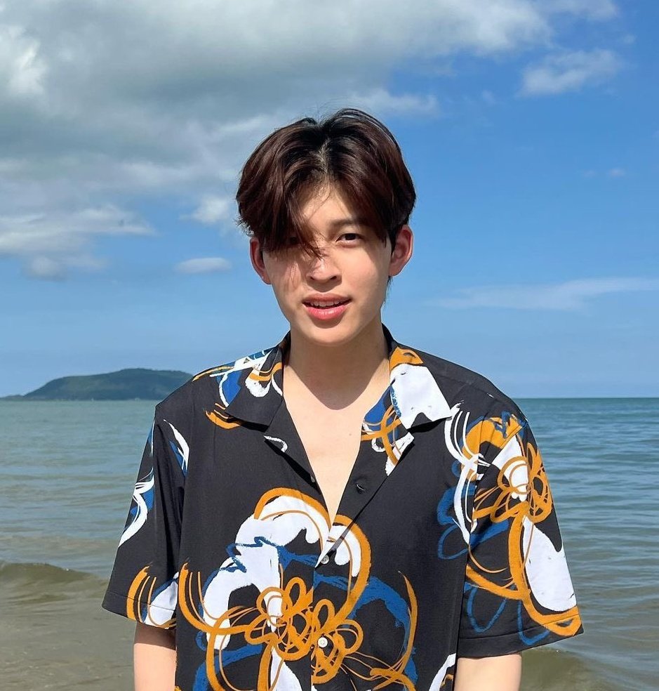 juun3ii's tweet photo. ปอนด์ในเสื้อฮาวายก็คือ หล่อจนต้องร้องขอชีวิต

// ขอออกซิเจนค่ะ
#ppnaravit https://t.co/GIzmalTqpB