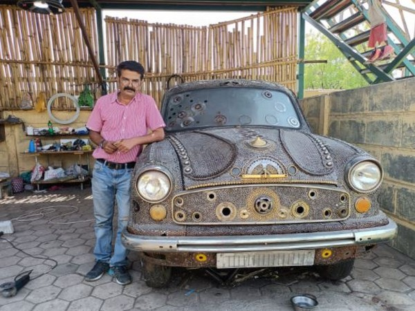 ani_digital's tweet photo. Indore man gives artistic touch to old Ambassador car by using scrap material

Read @ANI Story | https://t.co/9pj6Xx69HO
#Indore #MadhyaPradesh #Ambassadorcar #scrapmaterial https://t.co/SlqEbVYMeE