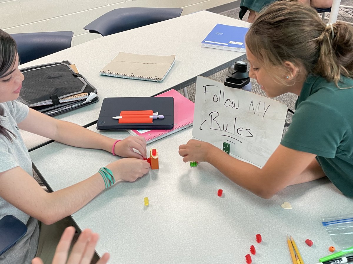 msjanack's tweet photo. My favorite day of the year! #gummybear governments in #5thgrade ⁦@Shorecrest⁩ Kids are so creative modeling the elements of governments we’ve learned about. #collaboration #handsonlearning #eduprotocols https://t.co/Ns58EwYTMh