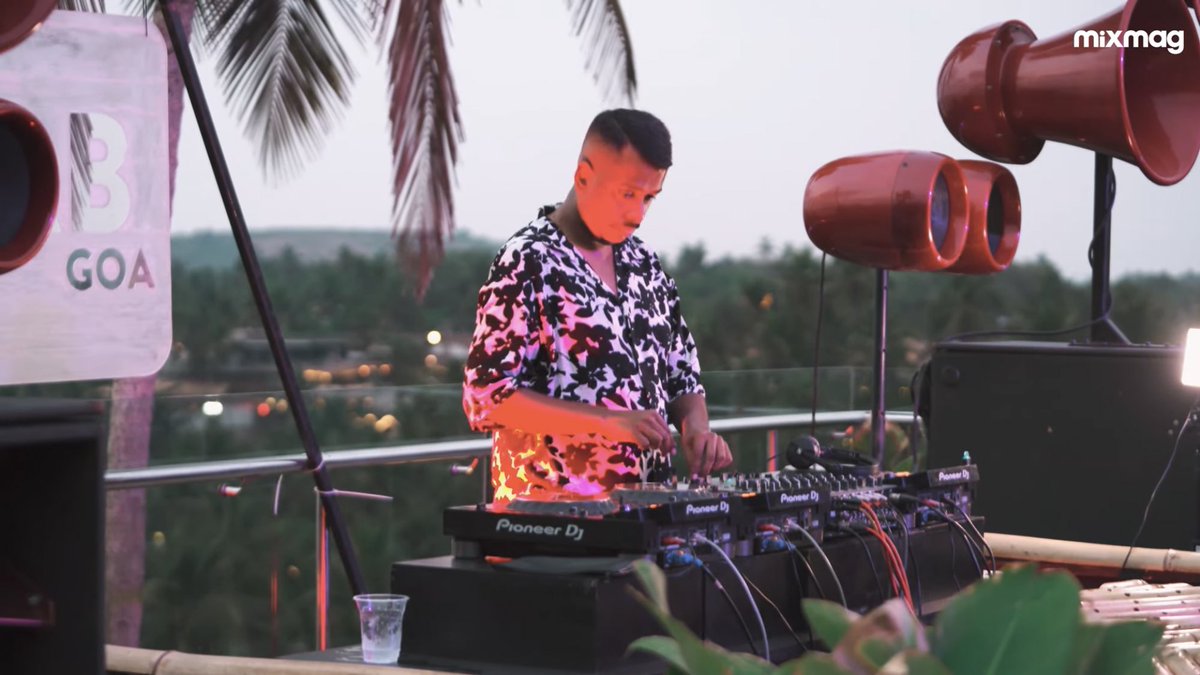 B_A_N_G_Music's tweet image. A proper (House) musical journey from daytime to sunset to night with #DeepBrown in the @mixmag #LabGoa:

▶️ youtu.be/Li9P8T_t-g8