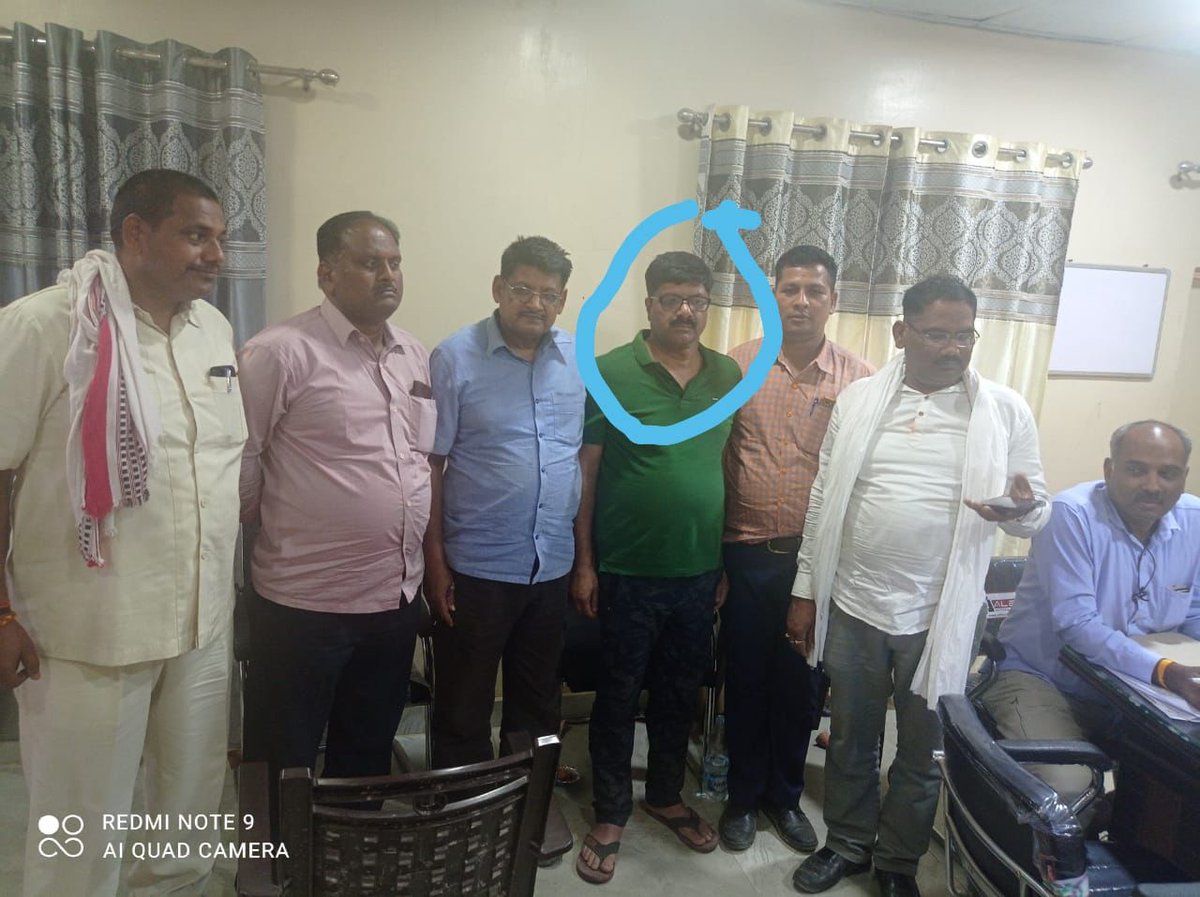 ACOUPPolice's tweet photo. Trap of a chowki incharge khairnagar in Kannauj district by the ACO team of Kanpur..SI caught taking 10,000Rs as bribe.@Uppolice @dgpup @myogiadityanath . https://t.co/WPTvtA4TYR