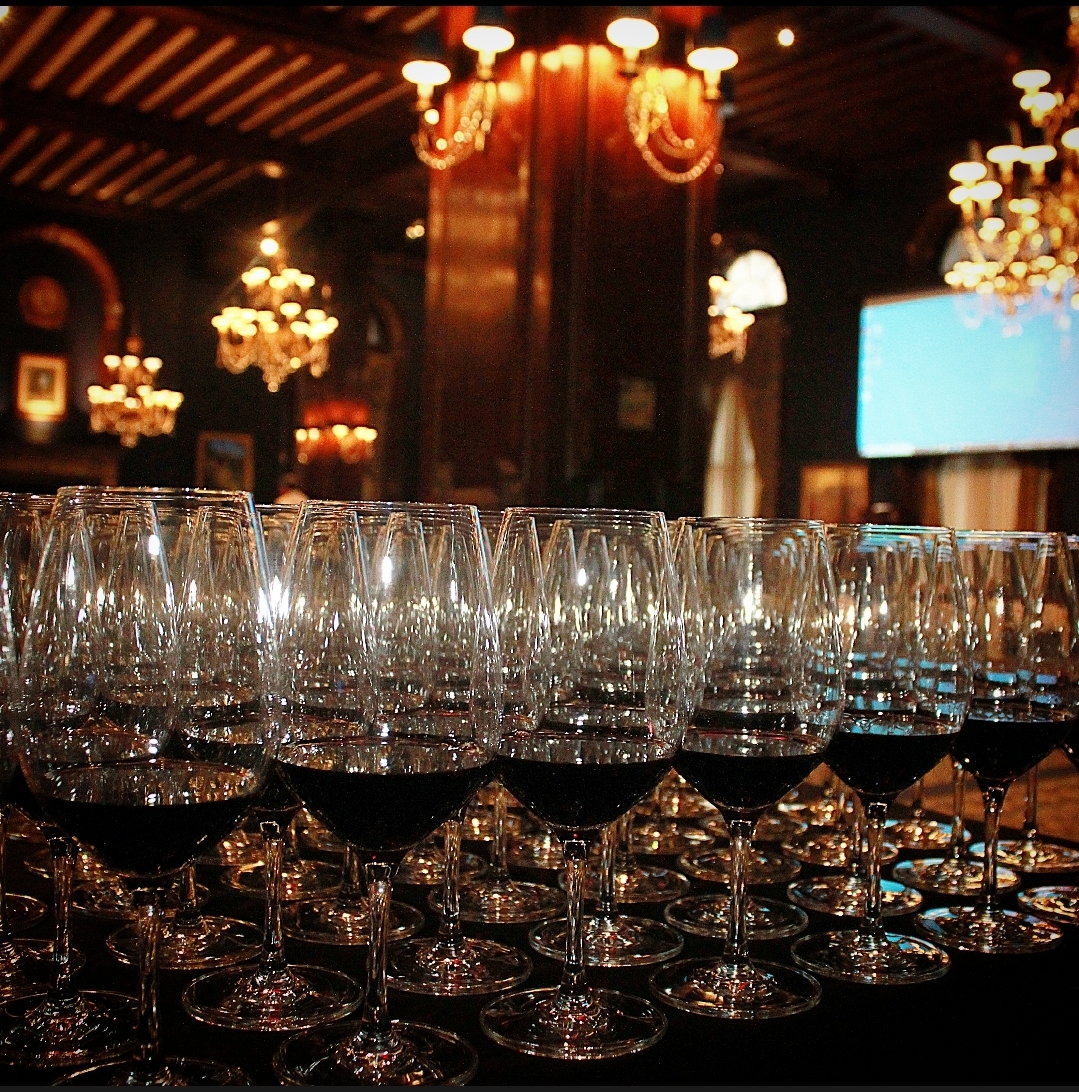 ulcchicago's tweet photo. "Regions of Napa" Wine Event @ulcchicago 
🍇🍇 #WineWednesday #wine #winetasting https://t.co/FDtkZTjFss