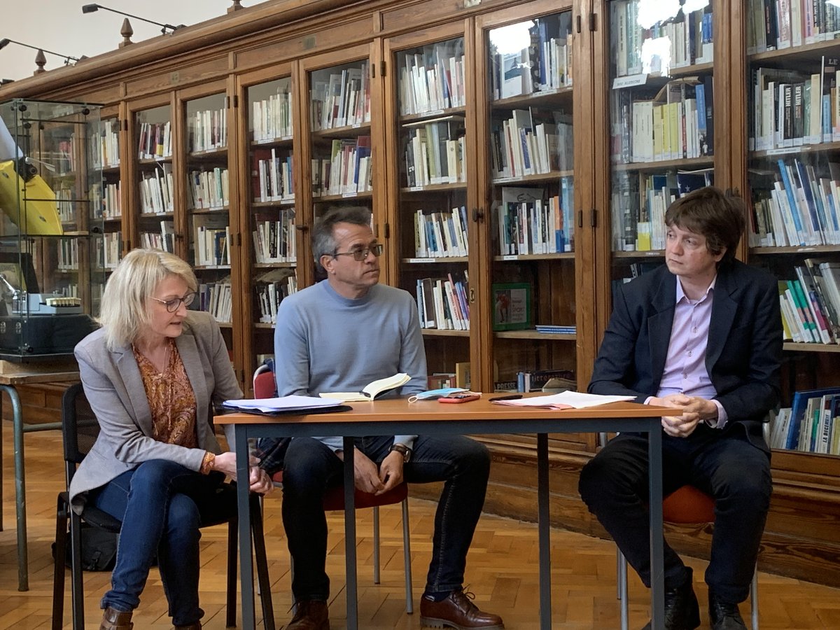 L'<a href="/ESJLille/">ESJ Lille</a> accueille maintenant deux maîtres de conférences en sciences de l'information et de la communication : <a href="/sgadras/">S.Gadras</a>, responsable du Master Nouvelles pratiques journalistiques à l'<a href="/univ_lyon2/">Université Lumière Lyon 2</a>, et <a href="/phizul/">Toa Wirangi</a>, responsable du Master Création numérique de l'<a href="/UphfOfficiel/">Université Polytechnique Hauts-de-France</a>. #J2i