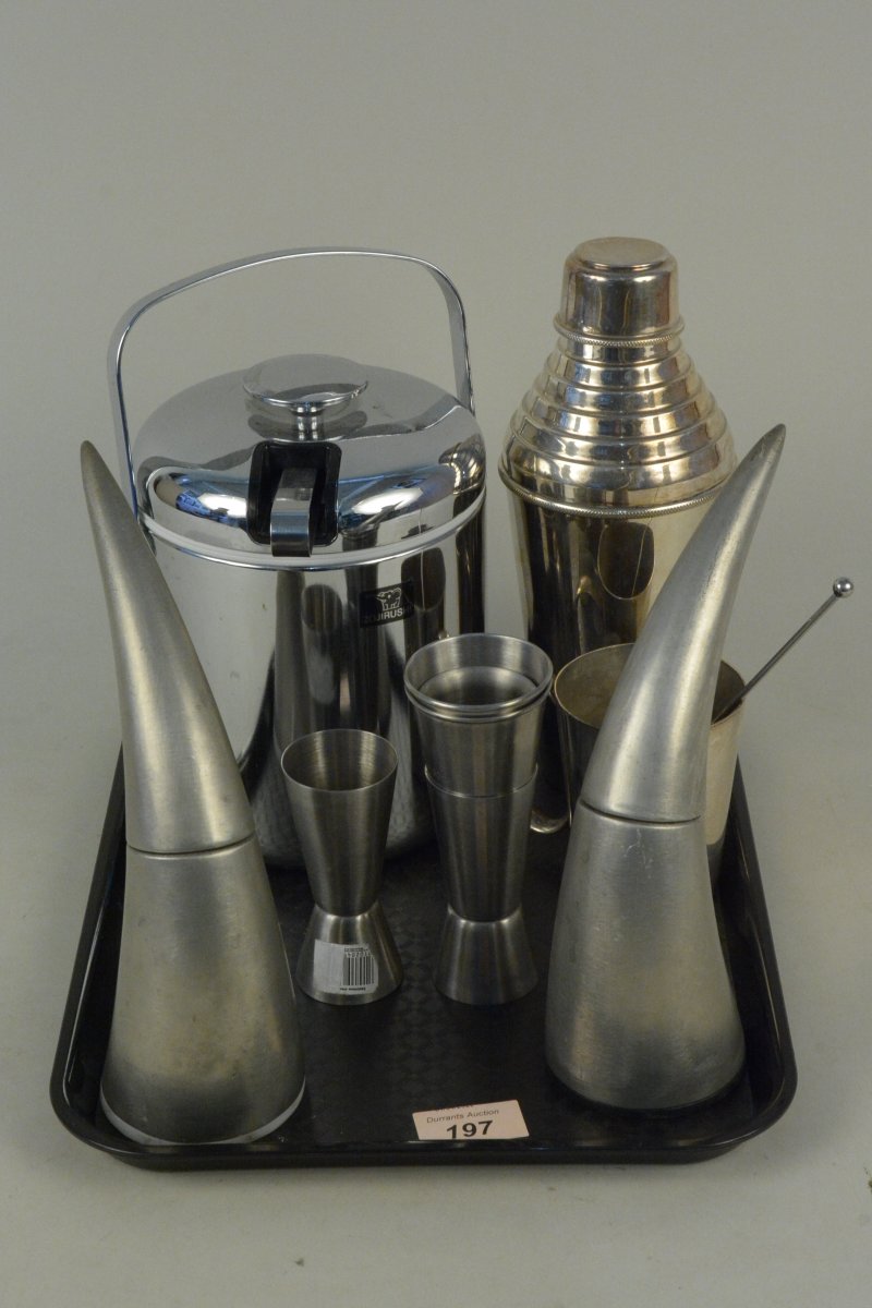 Somehow these two lots seem to fit together Shaken not stirred Mr Bond! Both in our auction tomorrow.  Full catalogue here bit.ly/3Dj9dM9 #auction #BondJamesBond #Sustainability #Thrifting