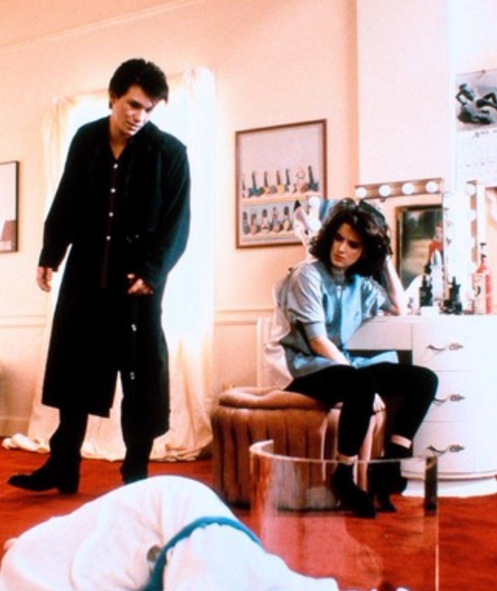 back21980s's tweet photo. The film Heathers released #inthisday March 31, #1989 American black comedy teen film  written by Daniel Waters and directed by Michael Lehmann, in both of their respective film debuts. It stars  #WinonaRyder,  #ChristianSlater,  #ShannenDoherty,  #LisanneFalk,  #KimWalker, https://t.co/rUmbnpcrg3