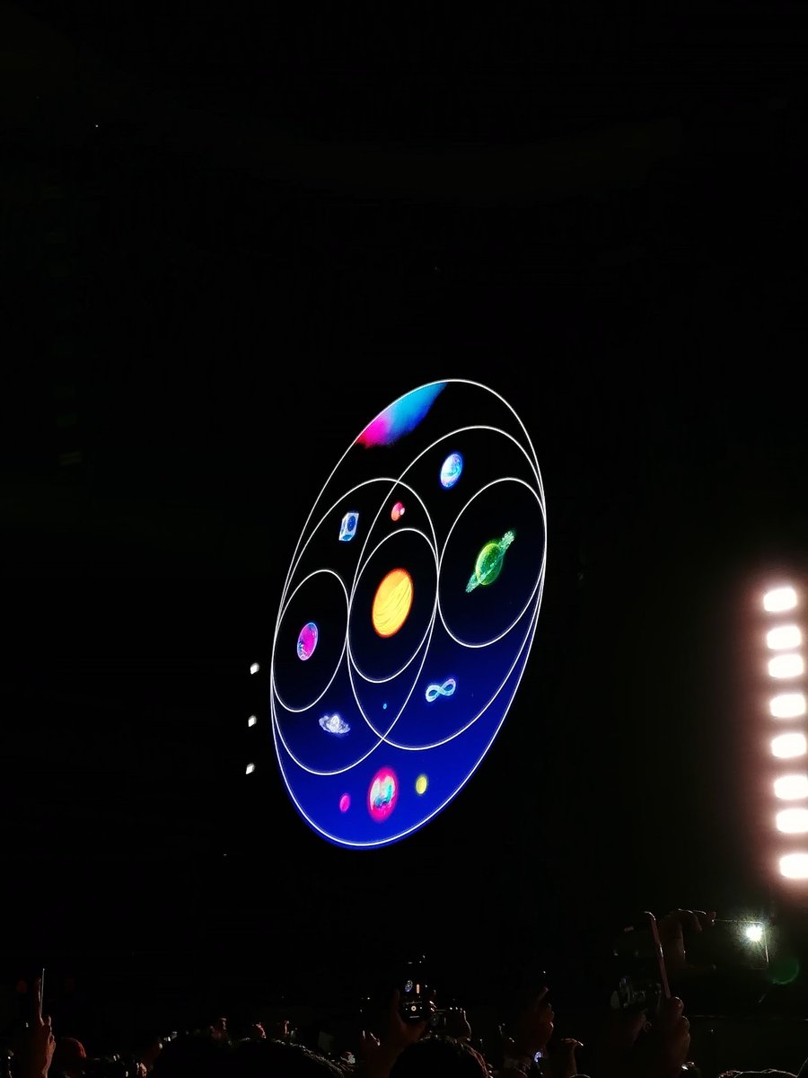 em_hs00's tweet photo. 29|03|22 💜🤍🇲🇽 #ColdplayGuadalajara  #MusicOfTheSpheresWorldTour https://t.co/gPjVGAX6Xn