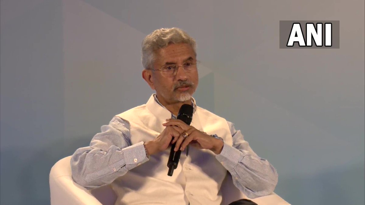 ANI's tweet photo. Europe bought 15% more oil &amp; gas from Russia than it did a month before. Most of the major buyers of oil &amp; gas from Russia are in Europe. We get the bulk of our energy supplies from Middle East, about 7.5%-8% from US, maybe less than a per cent from Russia: EAM Dr S Jaishankar https://t.co/SegTH0fThx
