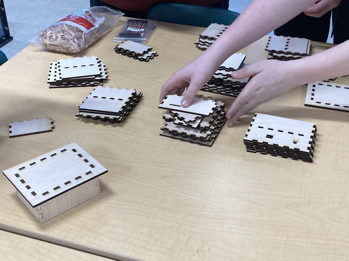 NLSD_Huck's tweet photo. Julius explains to the #Intro2Electronics class how to assemble the Knock Lock Box of his own design for the @arduino starter kit. https://t.co/Pk0xhHZ4ol