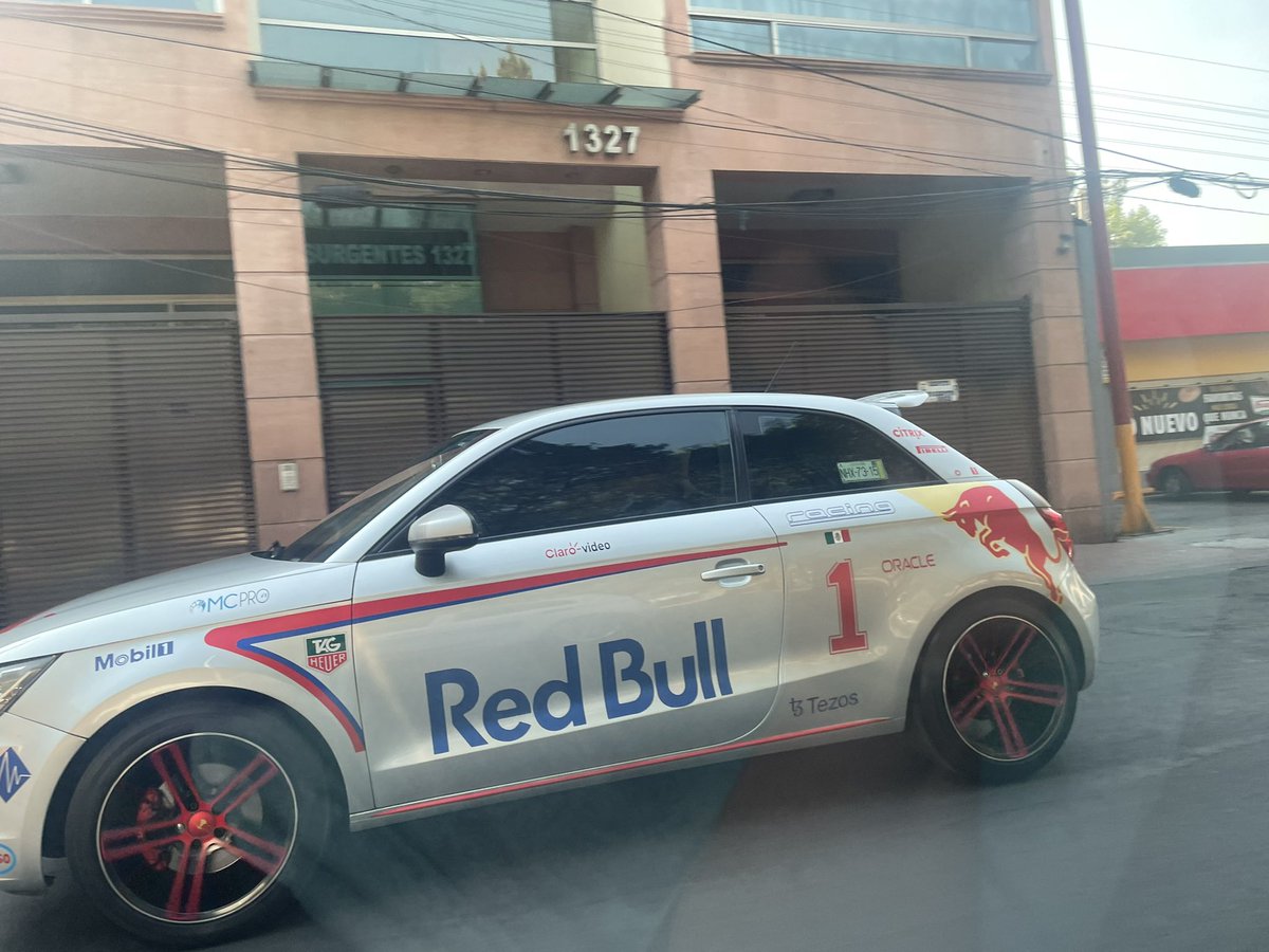 merazr's tweet photo. Aiiññ me encontré a @Max33Verstappen en La Raza 🥺 https://t.co/m8bXwl5NQ2