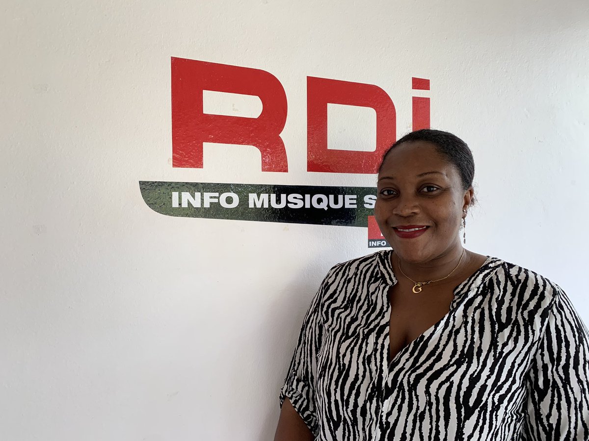 rdi_guyane's tweet photo. @geraldinechainon , membre de l’association @amazontanbou était l’invitée de MIDI AYO #tradition #musique #tambour #guyane https://t.co/IxIY7QuUT1