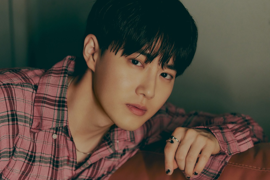 soompi's tweet photo. WATCH: #EXO's #Suho Shares Nostalgic MV Teaser And Images For Comeback With "Grey Suit"
https://t.co/8x6hVXmKu9 https://t.co/ujLjxIpSzC