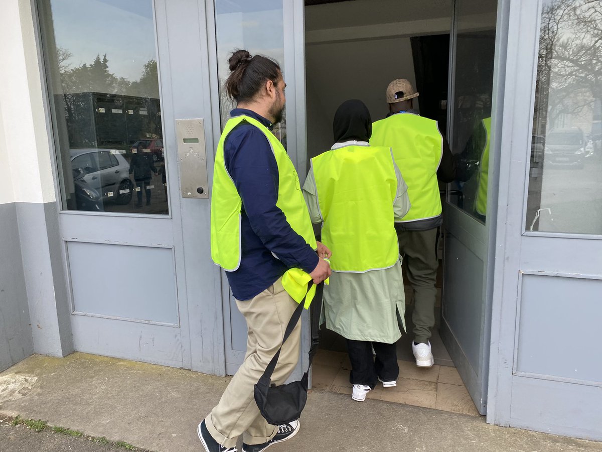 BoiteJobs's tweet photo. Mission porte à porte sur les rues
Vallée Monnaie, rue des Gravières et rue de l'Ancien
Émetteur. 
Merci aux habitants pour leur réceptivités et leurs
bons accueils !! #ekidom #36T #jeunesse #cooperative https://t.co/5Y3tQQmTSr