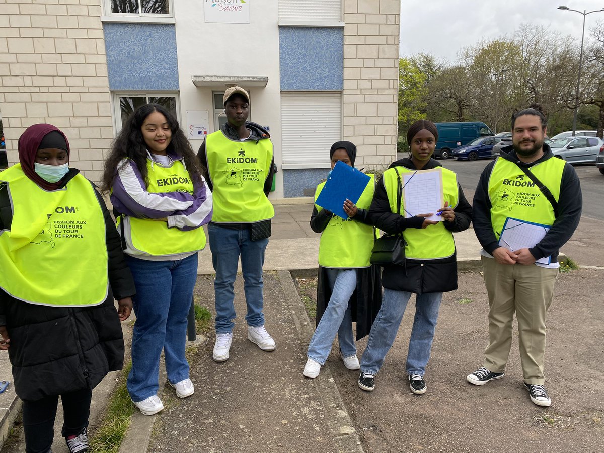 BoiteJobs's tweet photo. Mission porte à porte sur les rues
Vallée Monnaie, rue des Gravières et rue de l'Ancien
Émetteur. 
Merci aux habitants pour leur réceptivités et leurs
bons accueils !! #ekidom #36T #jeunesse #cooperative https://t.co/5Y3tQQmTSr